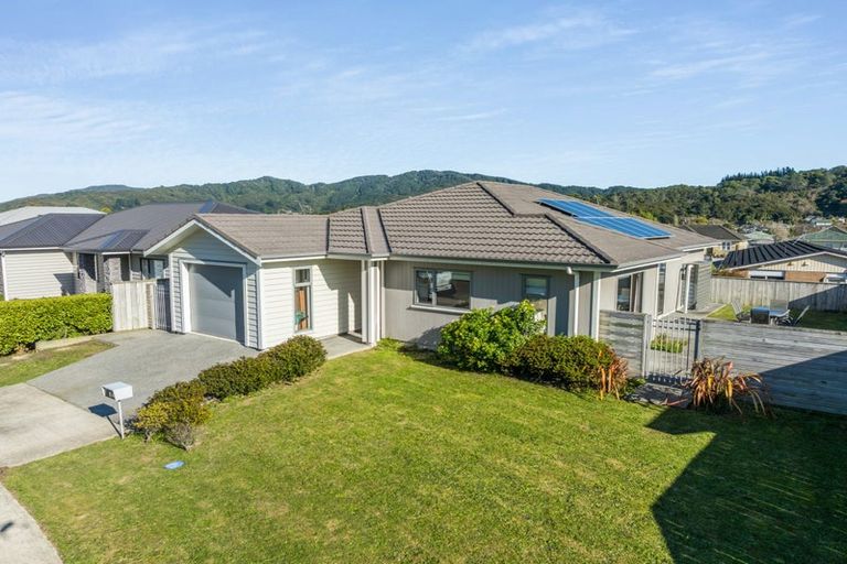 Photo of property in 11 Henrietta Maxwell Grove, Wainuiomata, Lower Hutt, 5014