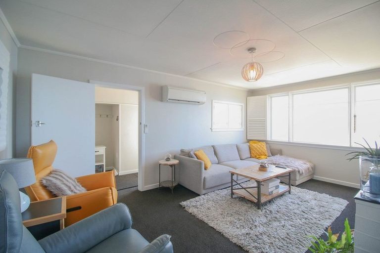 Photo of property in 82 Marine Parade, Bluff, 9814