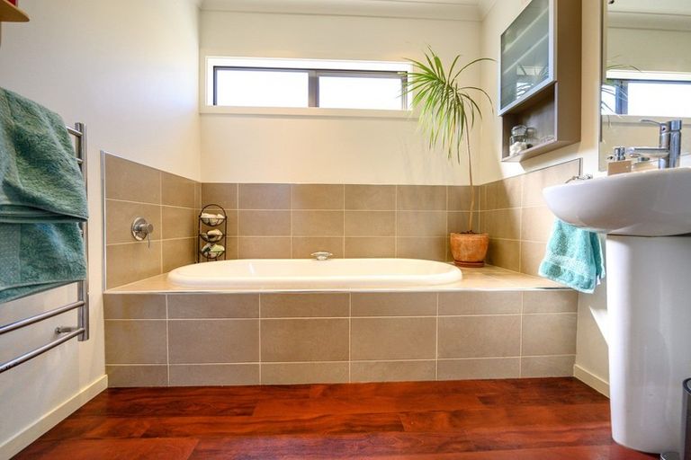 Photo of property in 27 Highview Drive, Wakatu, Nelson, 7011