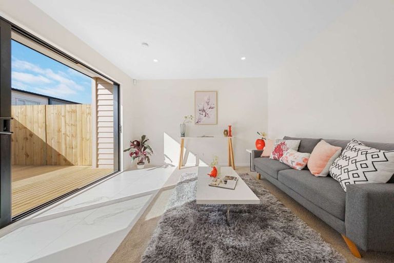 Photo of property in 24a Poruru Close, Papakura, 2110