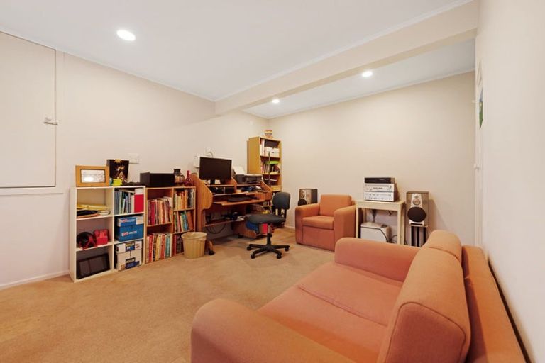 Photo of property in 17 Southern Cross Crescent, Island Bay, Wellington, 6023