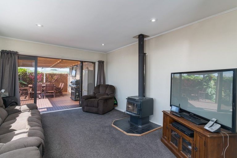 Photo of property in 37 Moffett Street, Islington, Christchurch, 8042