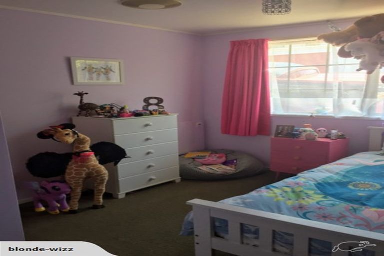 Photo of property in 9 Denarius Lane, Glendene, Auckland, 0602