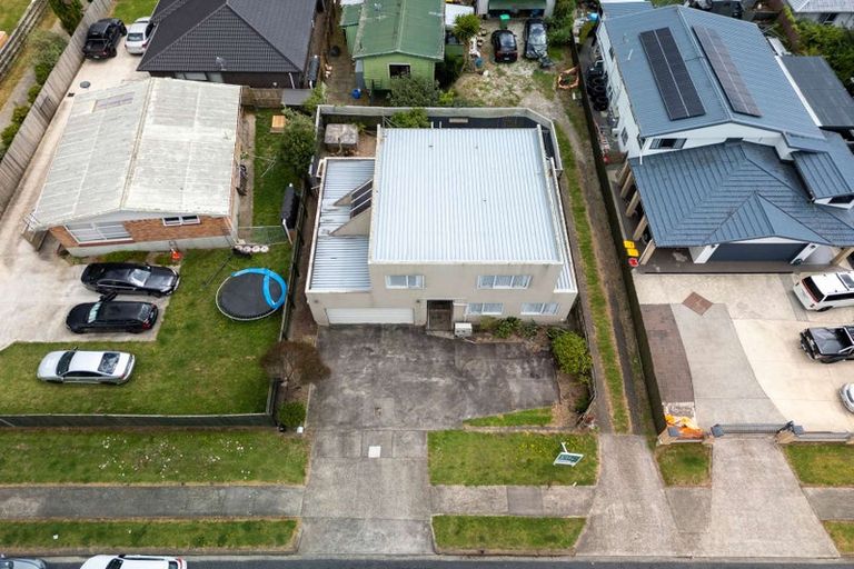 Photo of property in 2/50 Blanes Road, Weymouth, Auckland, 2103