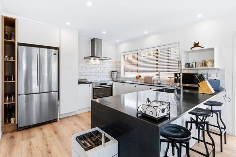 Photo of property in 20 Chatswood Grove, Chatswood, Auckland, 0626