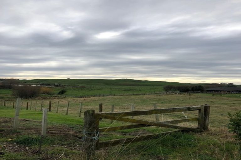 Photo of property in 737 State Highway 1, Te Horo, Otaki, 5581