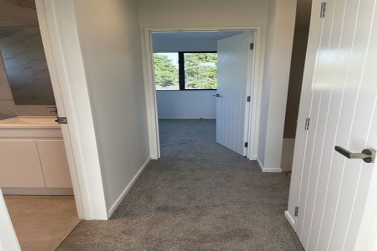 Photo of property in 4/62 Highland Drive, Highland Park, Auckland, 2010