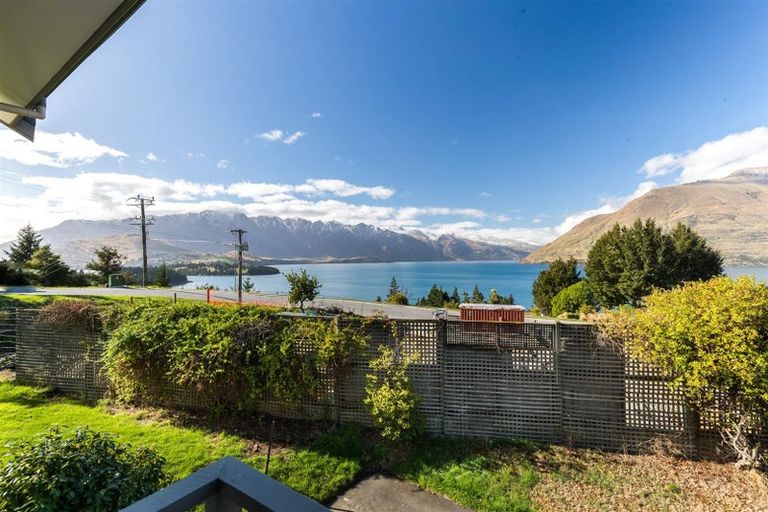 Photo of property in 1/4 Sainsbury Road, Fernhill, Queenstown, 9300