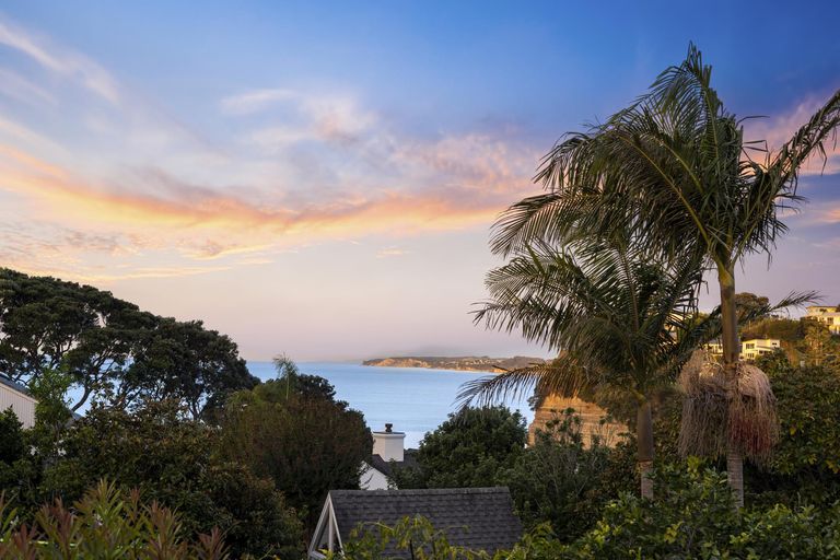 Photo of property in 7b Elgin Place, Red Beach, 0932