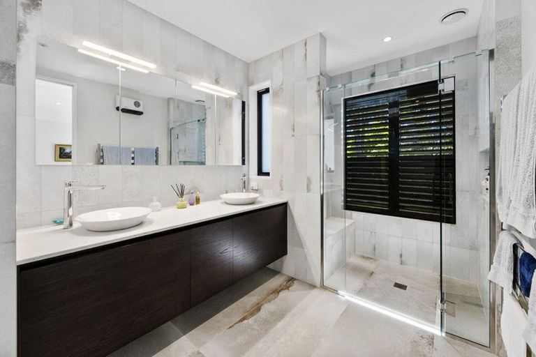 Photo of property in 17 Lees Road, Strowan, Christchurch, 8052