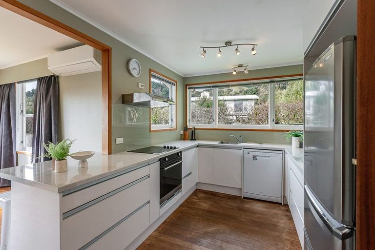 Photo of property in 102 Ruapehu Street, Paraparaumu, 5032