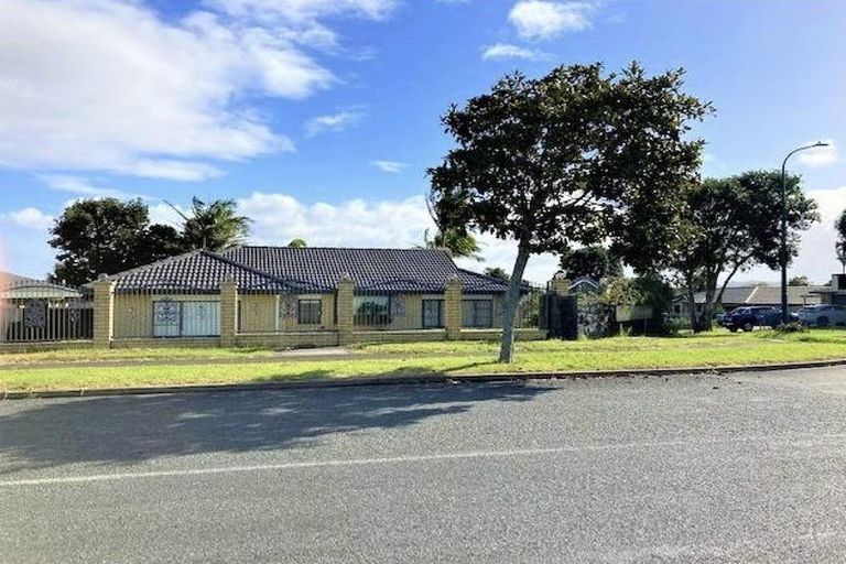 Photo of property in 2 Cyclamen Road, Mangere, Auckland, 2022