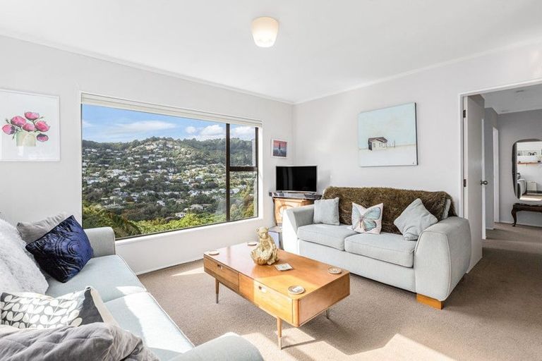 Photo of property in 25 John Witton Drive, Crofton Downs, Wellington, 6035