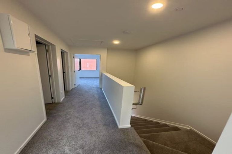 Photo of property in 6d Glennandrew Drive, Half Moon Bay, Auckland, 2012