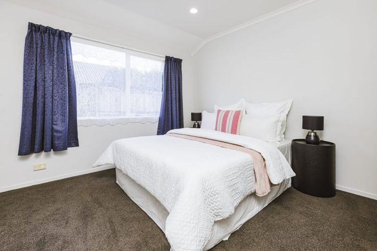 Photo of property in 35 Croftview Road, Wattle Downs, Auckland, 2103