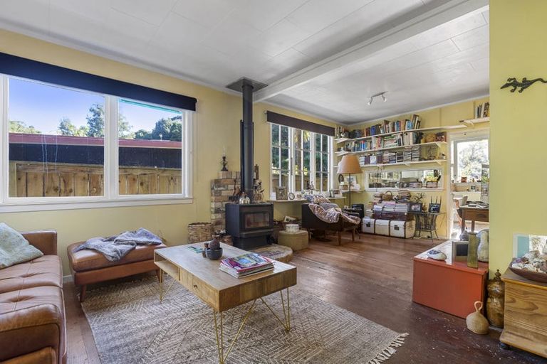 Photo of property in 18 Western Road, Laingholm, Auckland, 0604