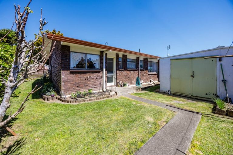 Photo of property in 2/29 Trentham Road, Papakura, 2110