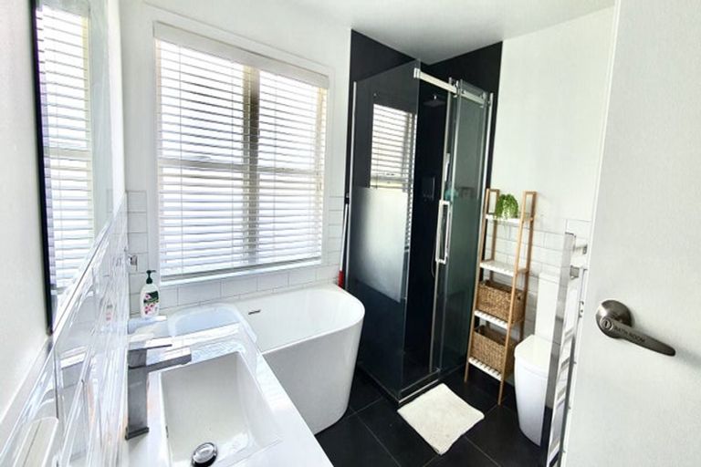 Photo of property in 1/109 Target Road, Totara Vale, Auckland, 0629