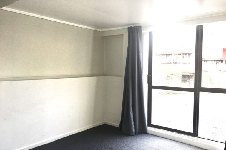 Photo of property in 1/30 Chislehurst Street, Henderson, Auckland, 0612