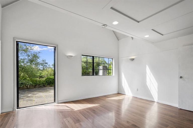 Photo of property in 87 Tawa Road, Kumeu, 0891