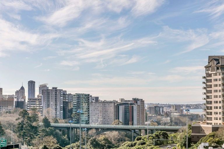 Photo of property in Luna Apartments, 6r/16 Burton Street, Grafton, Auckland, 1010