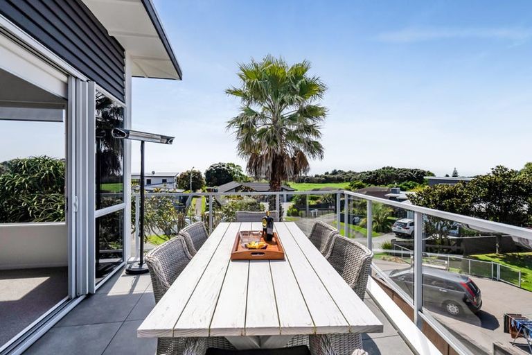 Photo of property in 18 Parkvue Drive, Bell Block, New Plymouth, 4312