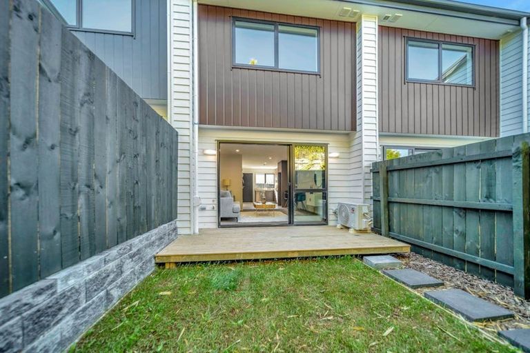 Photo of property in 2/106 Triangle Road, Massey, Auckland, 0614