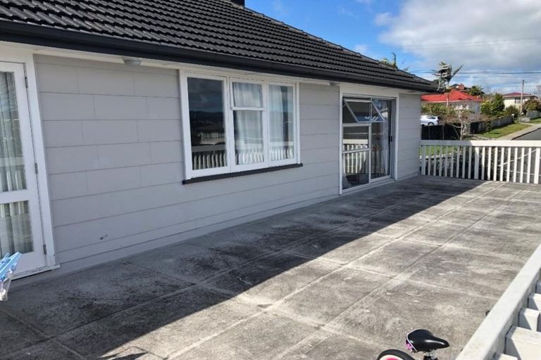 Photo of property in 2 Marie Crescent, Te Atatu South, Auckland, 0610