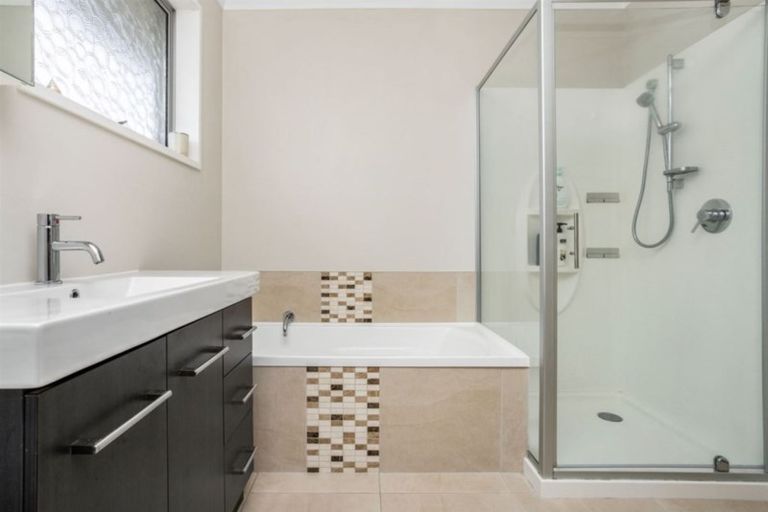 Photo of property in 25 Ambleside Drive, Burnside, Christchurch, 8053