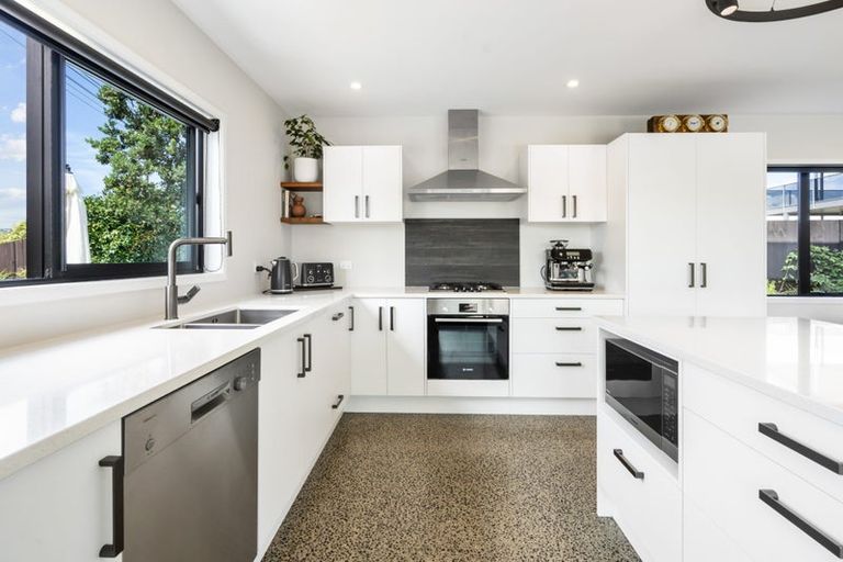 Photo of property in 15 Puroto Place, One Tree Point, 0118