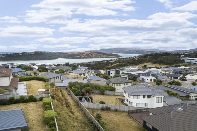 Photo of property in 8 Aoraki Rise, Aotea, Porirua, 5024