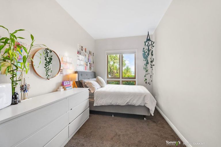 Photo of property in 27 Beacon Hill Road, Strathmore Park, Wellington, 6022