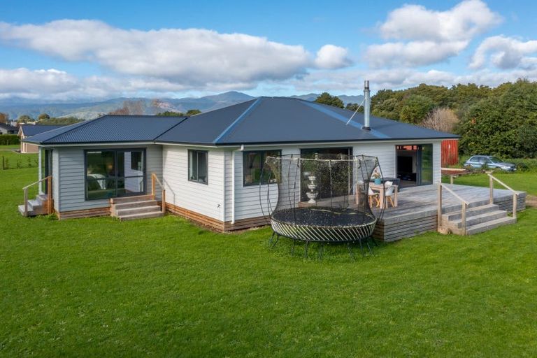 Photo of property in 12 Faydon Close, Ohau, Levin, 5570