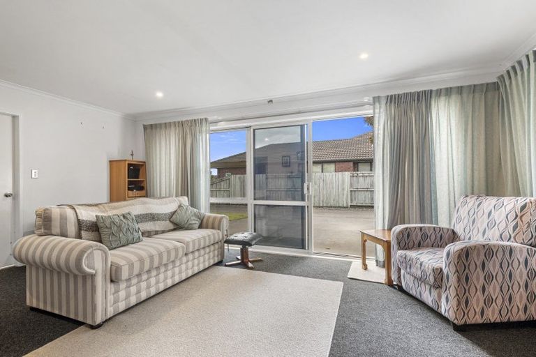 Photo of property in 33 Seabreeze Place, Papamoa Beach, Papamoa, 3118