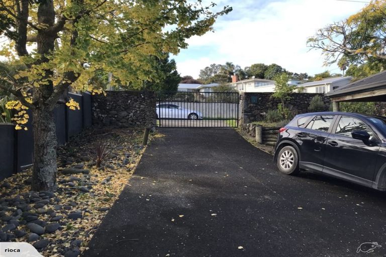 Photo of property in 38 Highland Avenue, Titirangi, Auckland, 0604