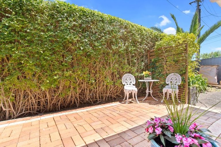 Photo of property in 1/2 Tristram Avenue, Forrest Hill, Auckland, 0620