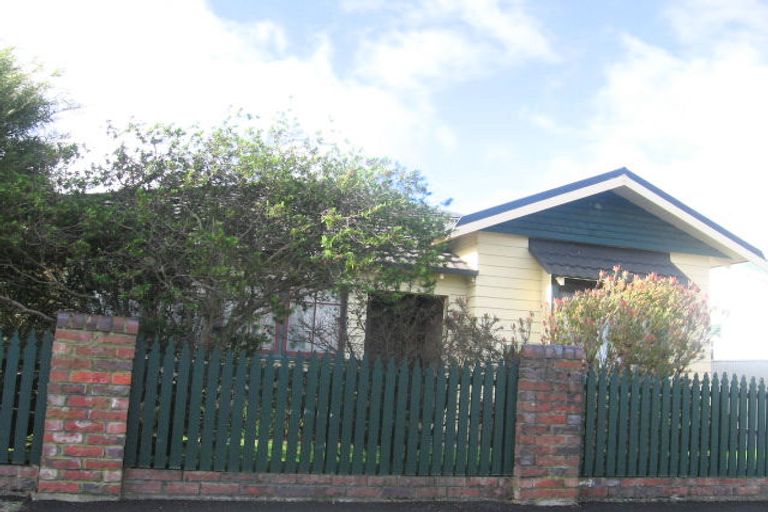 Photo of property in 37 Shamrock Street, Takaro, Palmerston North, 4412