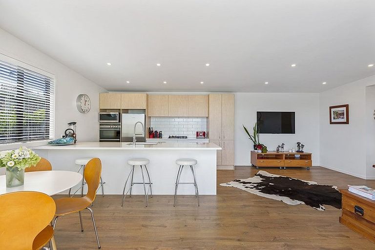 Photo of property in 45 Kiwi Esplanade, Mangere Bridge, Auckland, 2022