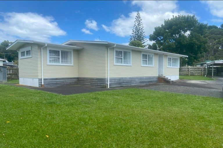 Photo of property in 19 Pendlebury Street, Green Bay, Auckland, 0604