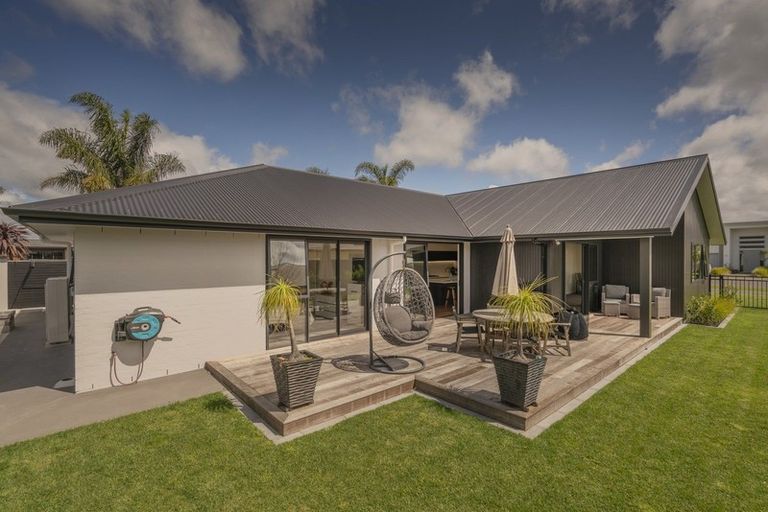 Photo of property in 10 Kupe Drive, Whitianga, 3510