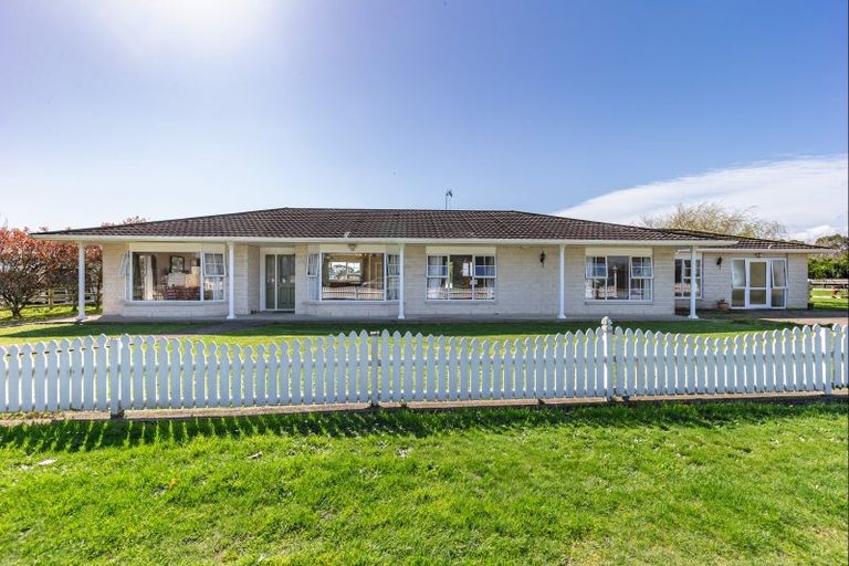 Photo of property in 140 Mako Mako Road, Levin, 5510