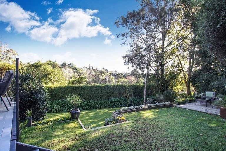 Photo of property in 2/95 Oaktree Avenue, Browns Bay, Auckland, 0630