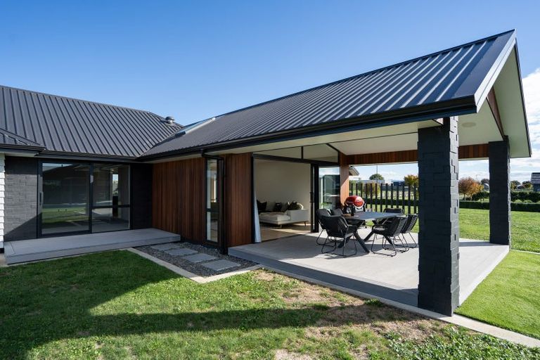 Photo of property in 83 Sunline Drive, Leamington, Cambridge, 3432