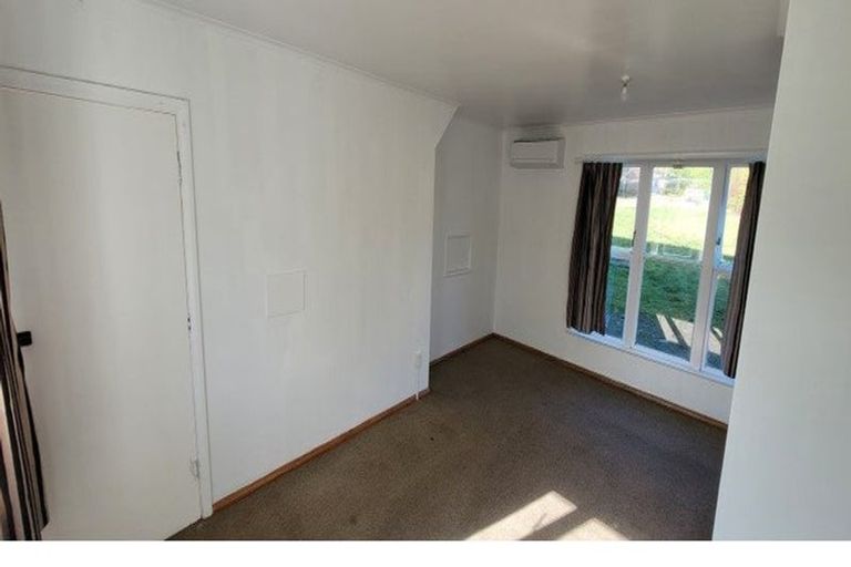 Photo of property in 34a-d Cornwall Crescent, Cannons Creek, Porirua, 5024