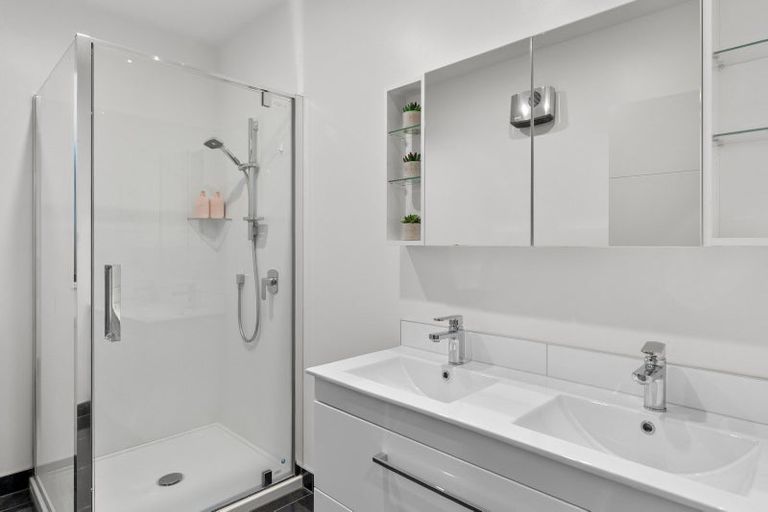 Photo of property in 1 Kirimoko Crescent, Wanaka, 9305