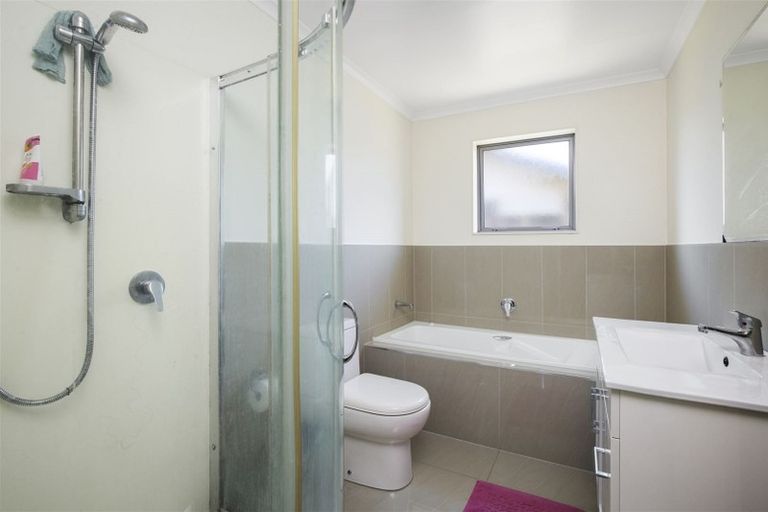 Photo of property in 18 Yatterina Avenue, Takanini, 2112