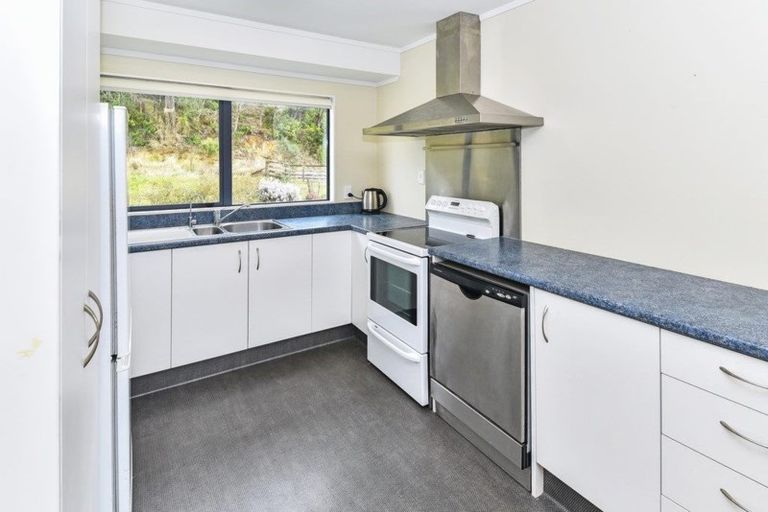 Photo of property in 17 Wattle Bay Road, Manukau Heads, Waiuku, 2684
