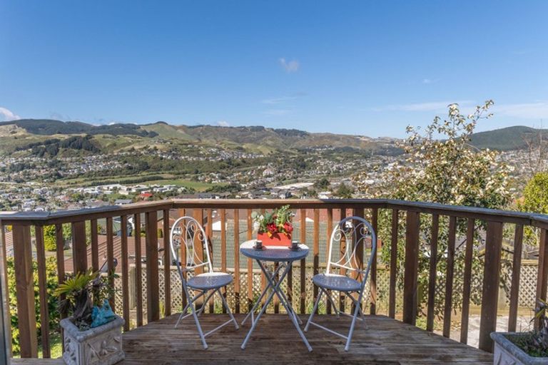 Photo of property in 7 Chastudon Place, Tawa, Wellington, 5028