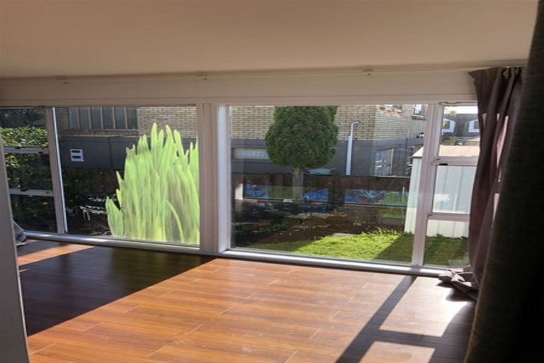 Photo of property in 169 Hobsonville Road, West Harbour, Auckland, 0618