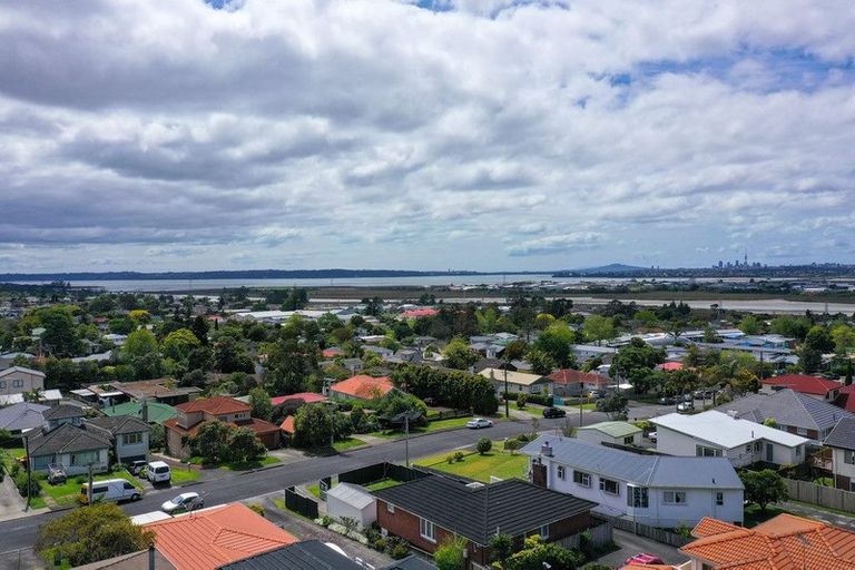 Photo of property in 16 Taitua Drive, Te Atatu South, Auckland, 0610